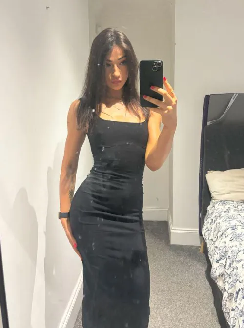 Thumbnail wild_melody's Dilemma: Bending Over in a Public Tightdress