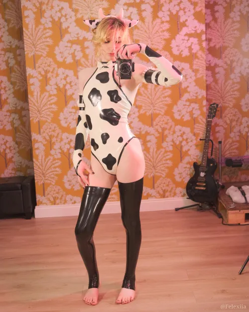 Thumbnail ShinyPorn Playfulness: Indulging in Felexiia's Milk Fantasy