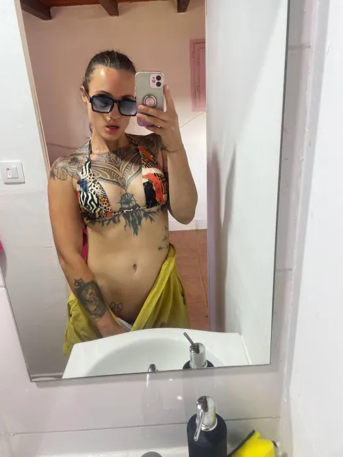 Thumbnail MirrorSelfie Confidence Check by novaettevortex