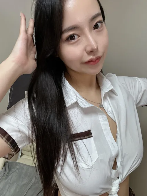 Thumbnail College Asian Woman: Insights from Specialist_Date6683