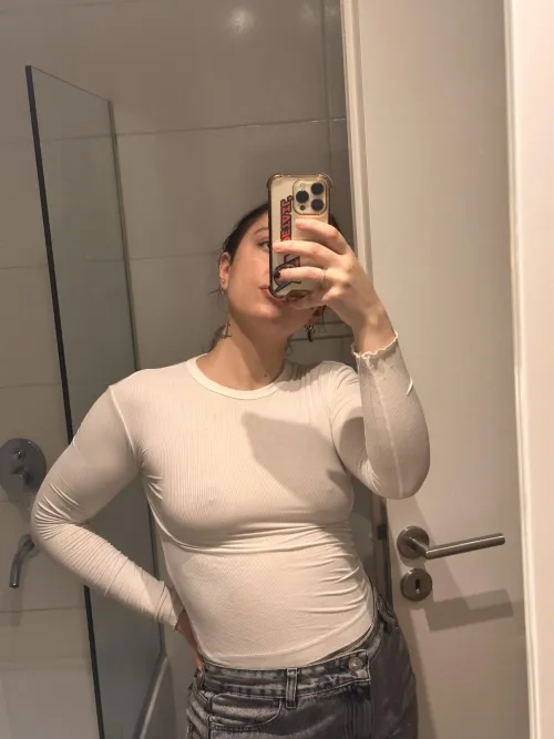 Thumbnail Delve into the Journey of Loosing Softness with _chomskylover in braless