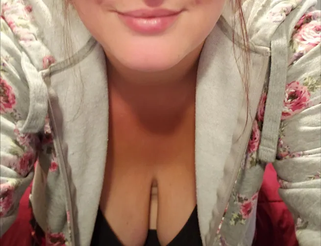 Thumbnail Happy Friday! Downblouse Delights Await