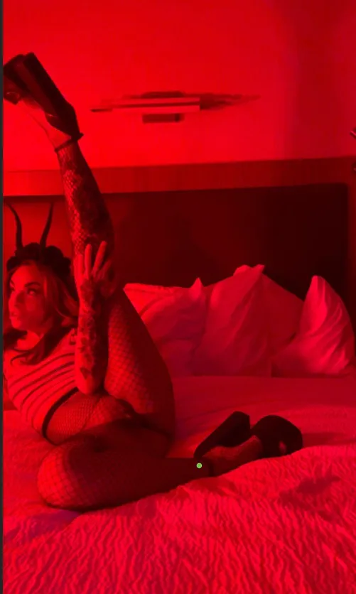 Thumbnail Embrace the Weekend Vibes on OnlyFans101 with Daceybelle22