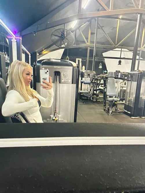 Thumbnail Mini Selfie: MirrorSelfie Delight by KnappSylvia