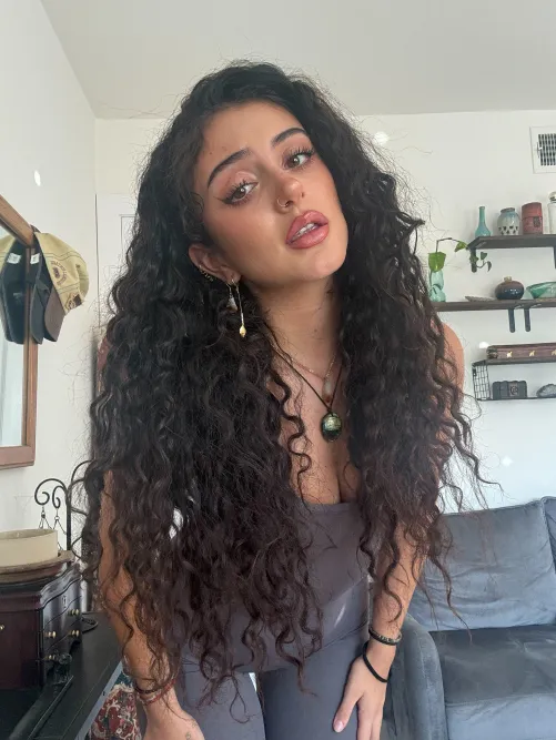 Thumbnail Embracing Natural Beauty: Wavy Brunette Hairstyles | Twinkle_Starss | brunette