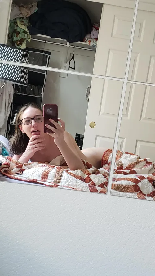 Thumbnail SketchyLady_OF's Casual Elegance in a Bed Mirror Selfie