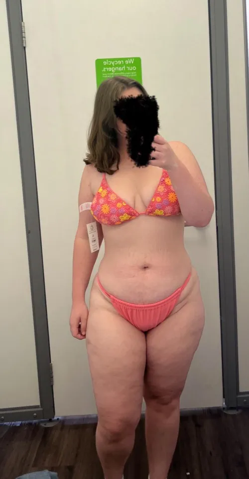 Thumbnail BrownEyedLover1776's Beach Body Attraction | Chubby Category