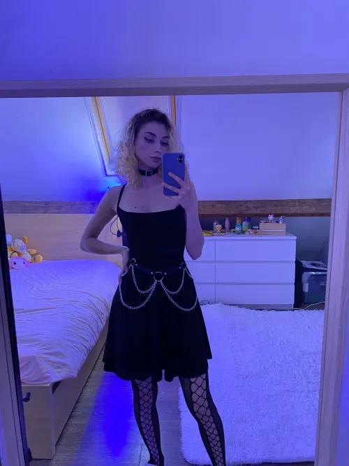 Thumbnail Mystery in Black: MirrorSelfie Seduction by sianamour