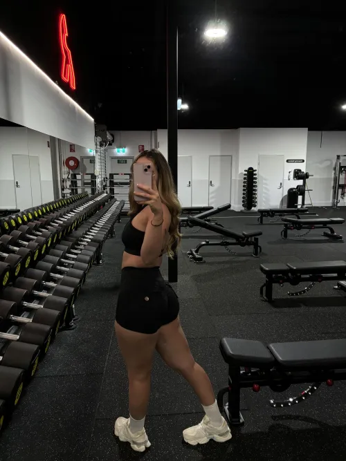 Thumbnail **Engage Your Muscles with Squats Today | Due-Description-3472**
