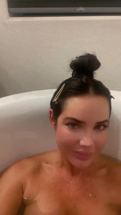Thumbnail rinni_bunny: Shower Shenanigans & Sensuality