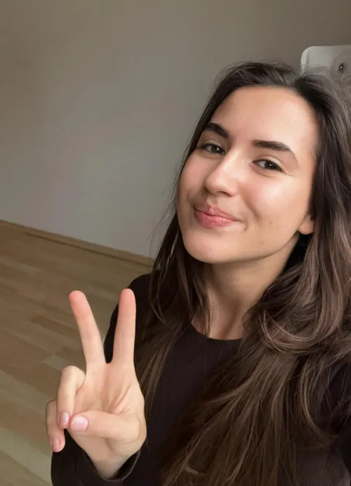 Thumbnail Feeling Cute: An Average Brunette's Reflection