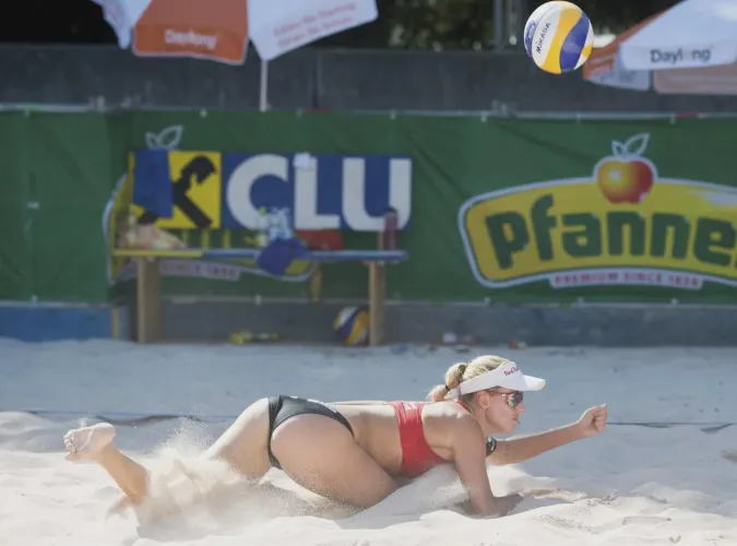 Thumbnail MarcellusCastleberry Dives into Markta Slukov's Journey | VolleyballGirls