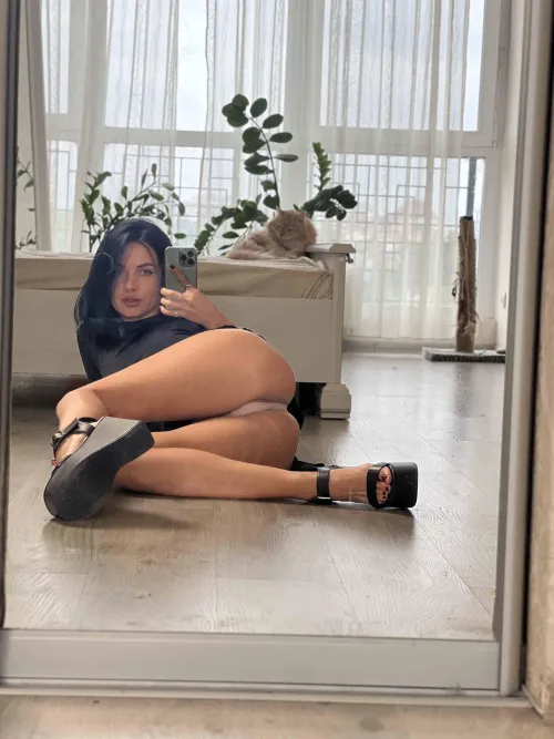 Thumbnail Eliciting Reactions with a Captivating Mirror Photo by Lawfulnesstoo
