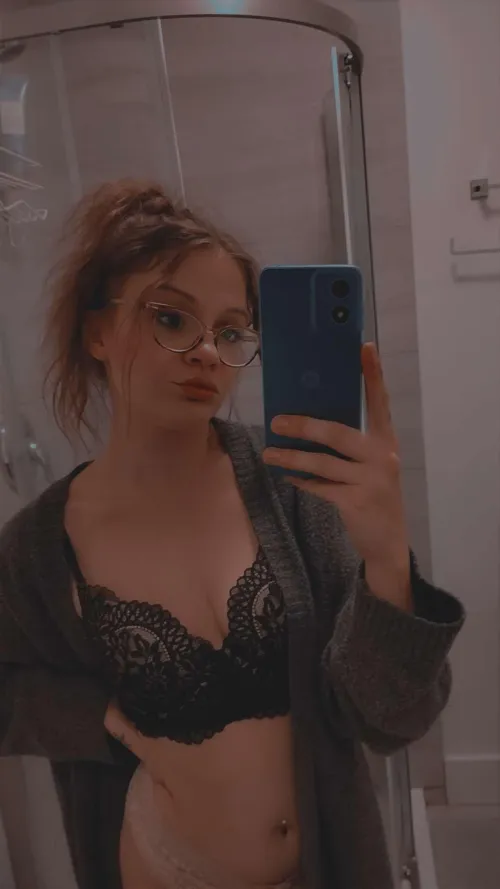 Thumbnail sweetestbean96 Talks About Girls with Glasses in collegesluts Category