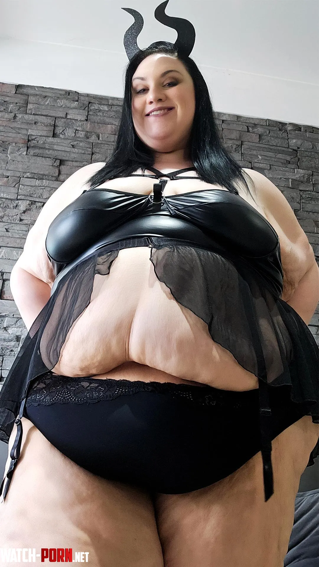 Supersized Succubus Xutjja by Xutjja