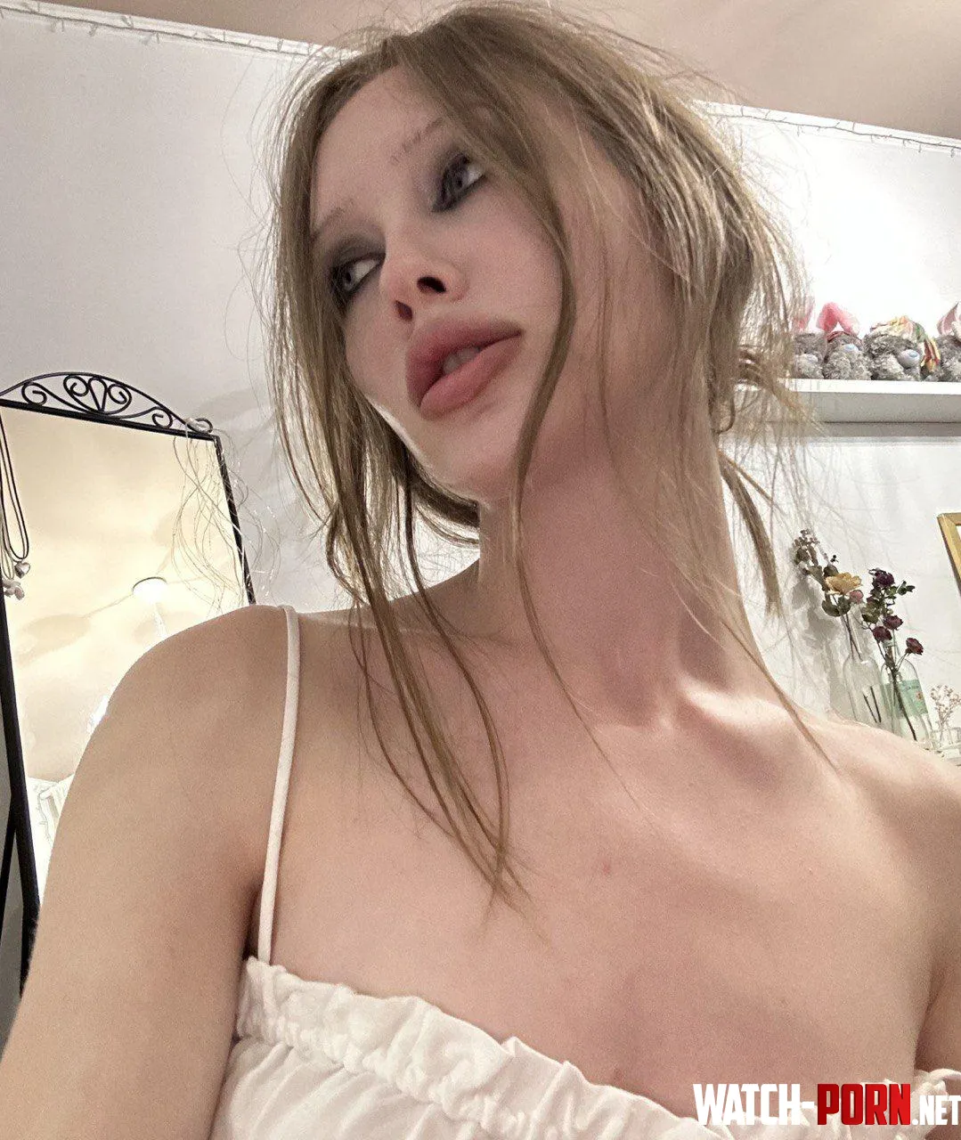 A total babe who will make your jaw drop by Karellylinda
