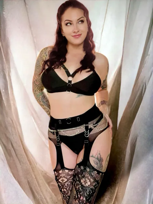 Thumbnail KinkyCurvyKatie's Seductive Invitation: Trace My Curves with Your Tongue