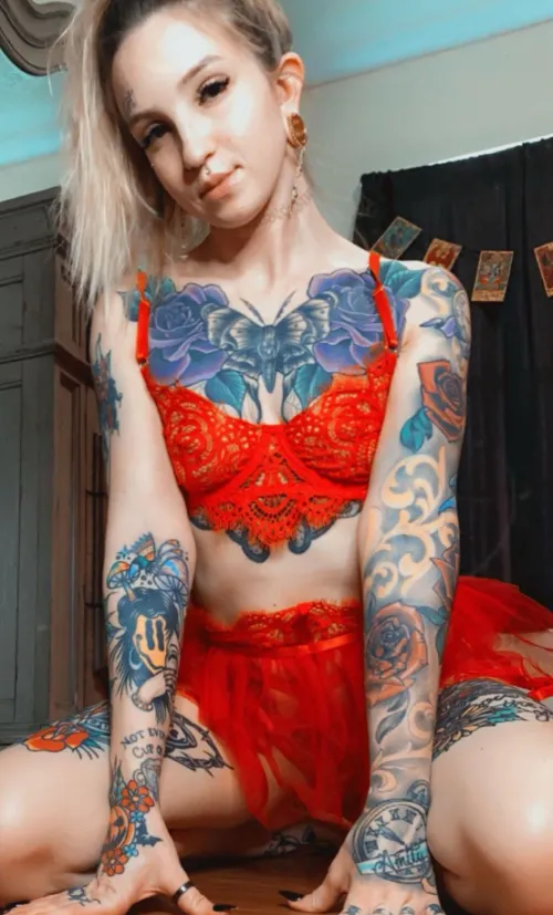 Thumbnail Spooky MILF Encounter: cemeterypussy's Alluring Charm