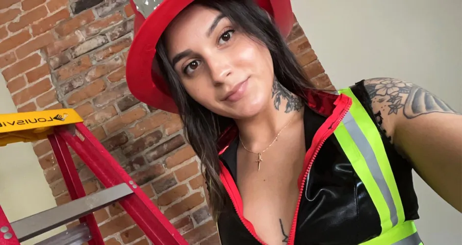 Thumbnail Halloween Vibes: Dive into Lifeonplutoxxx's Festivities | Brunette