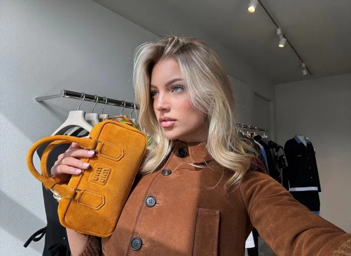 Thumbnail Lily Rowland's Beauty Shines in PrettyGirls Category