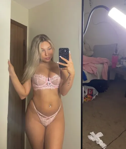 Thumbnail Boss Showdown: MirrorSelfie Power Play by aslynnxhalex