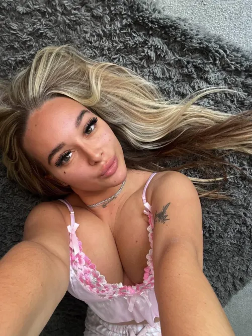 Thumbnail Can Total Babes Take It on the Floor as Well by voluptuousmargo | TotalBabes Category