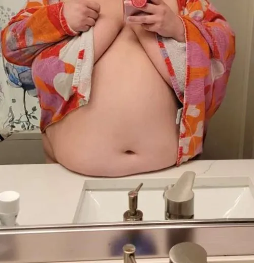 Thumbnail Post-Shower Belly Plop: Tips from TheHungryPiggyBBW