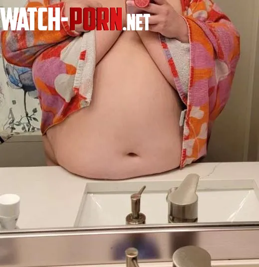 Post shower belly plop  by TheHungryPiggyBBW