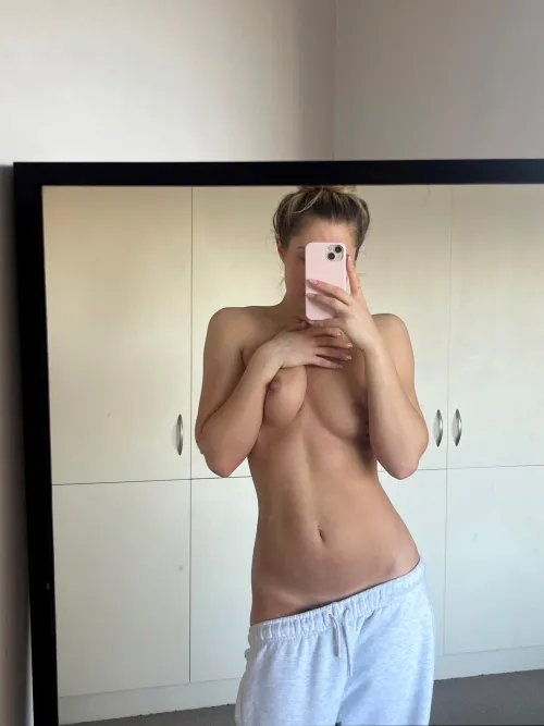 Thumbnail Bold and Beautiful: RadiantMistress_'s Topless Venture