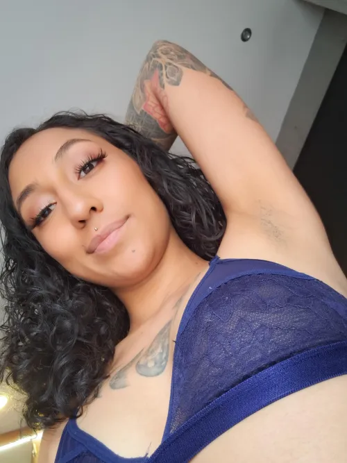 Thumbnail Safe-Cold-2971: Appreciating the View & Armpit Allure