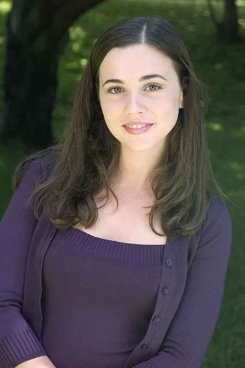 Thumbnail Linda Cardellini: Exploring Beauty by Author ben_isa | PrettyGirls