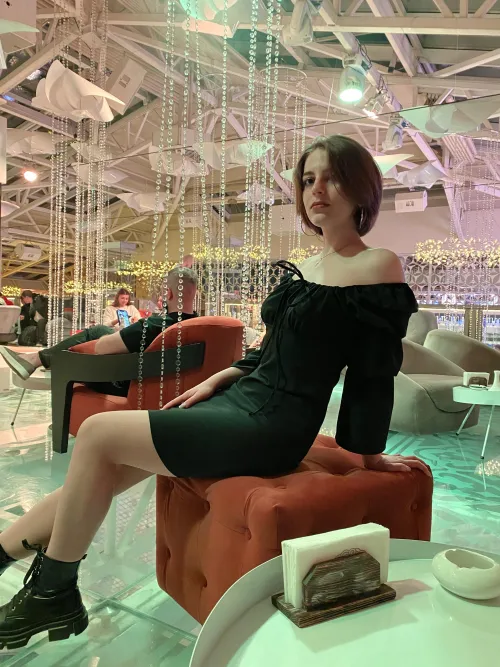 Thumbnail Icedbonglatte Spreads Good Vibes in Tight Dresses