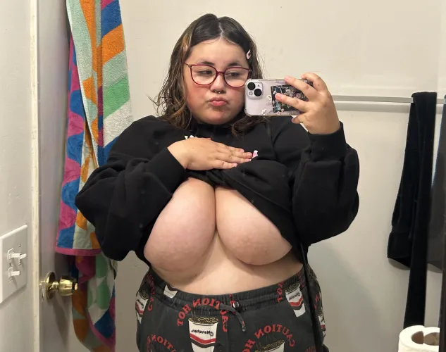 Thumbnail Exploring Boundaries - Face or Tits First? By p0proxie_ in Chubby Category