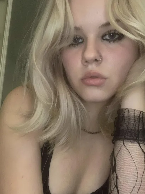 Thumbnail Short Hair Date Look: CherryBlossomBabee's PunkGirls Style