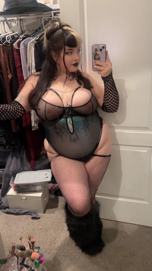 Thumbnail Casual Fit Fun: NaomiNirvanaa's Laid-Back Style | chubby