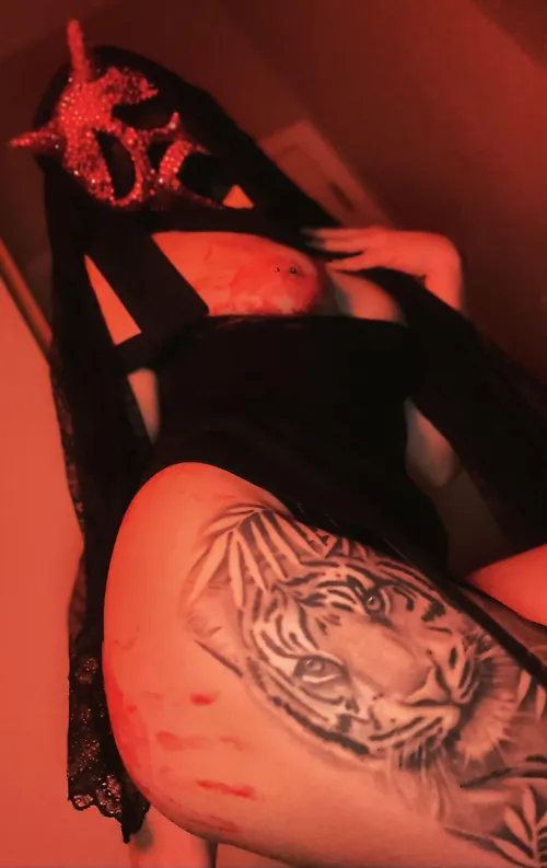 Thumbnail Exploring Goth Beauty with _-sucubix-_