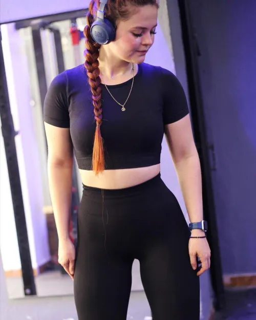 Thumbnail Explore Playful Seduction in YogaPants by SweetJessicaa