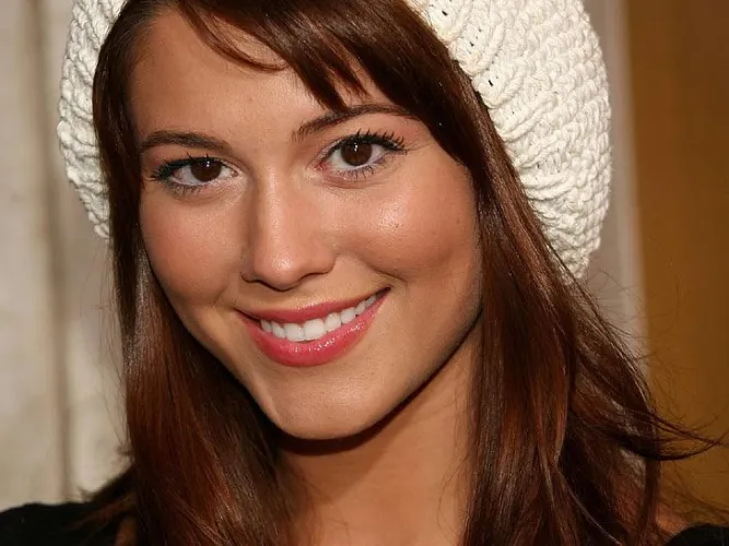 Thumbnail Mary Elizabeth Winstead: The Epitome of Beauty by KindIncident9468