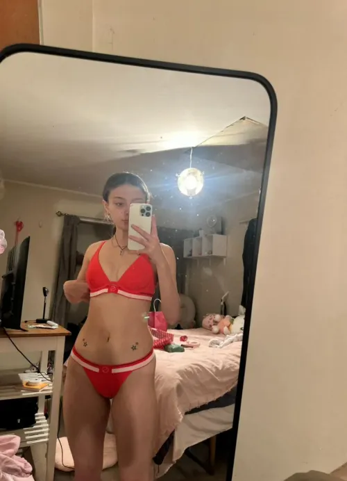 Thumbnail Cute or Turned Off: ArleneJudd's MirrorSelfie Vibes