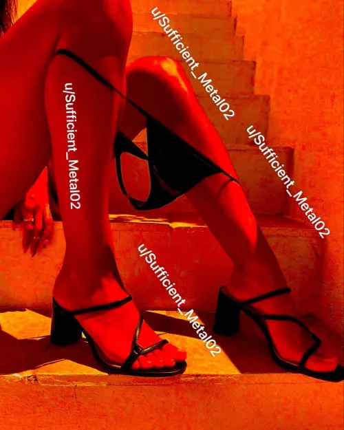 Thumbnail Sufficient_Metal02 Awaits: Invitation to Latina World at the Door