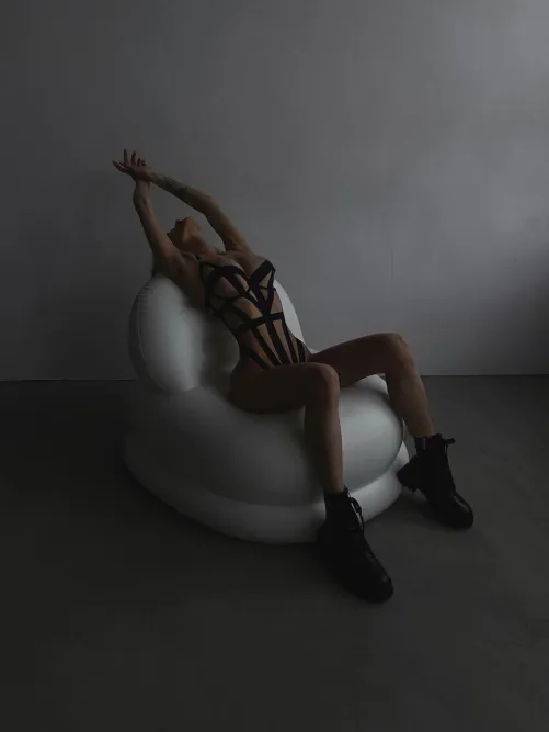 Thumbnail Missy_lynx Invites You to Stretch Alongside Her in Armpitfetish