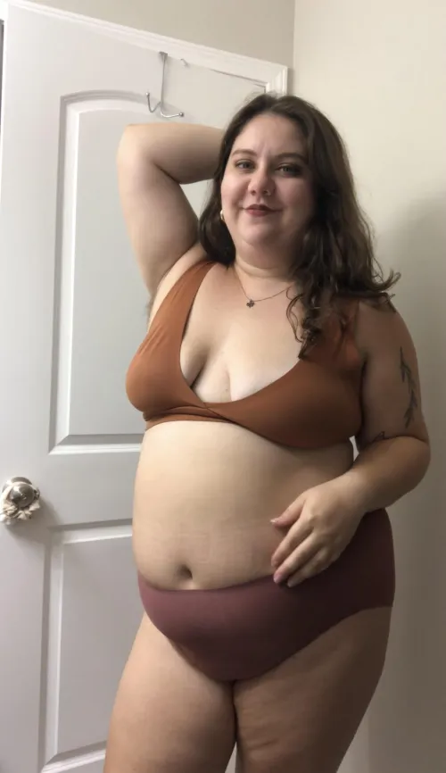 Thumbnail BBW_Chubby: Adorably Cute Midwest Brunette - Author VioletWalden