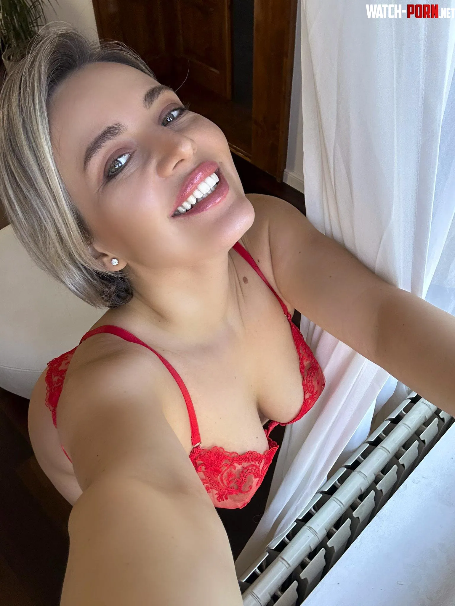 Horny and happy to show you my boobs by itsmexpenelopevip