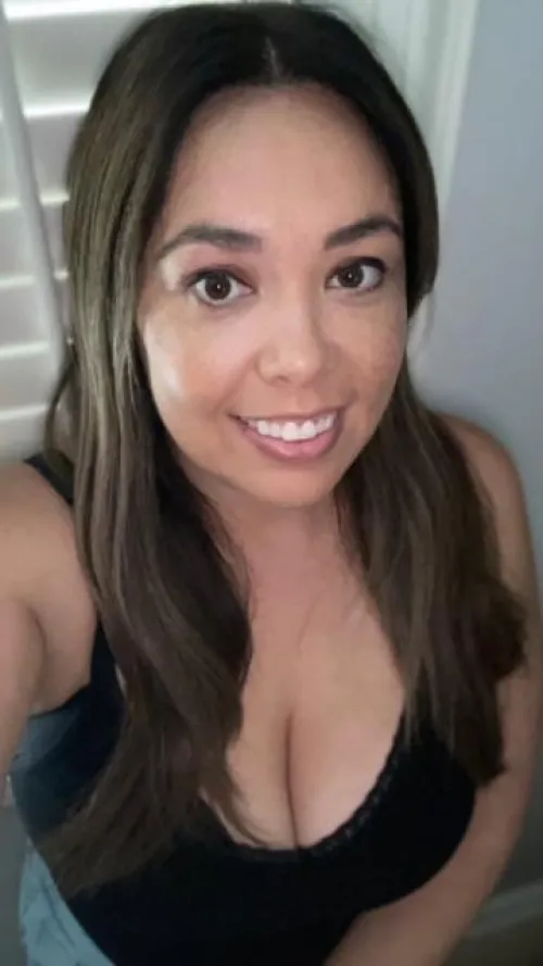 Thumbnail Curvaceous Allure: Does My Form Entice You?