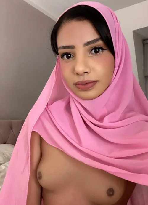 Thumbnail Delve into the World of smallboobs with arabamira