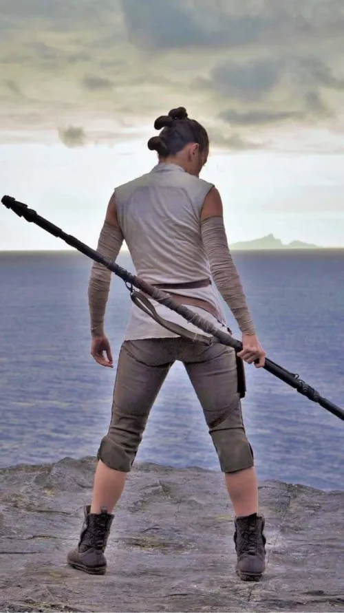 Thumbnail Explore the Allure of Celebrity Butts: Daisy Ridley Edition | King-David30