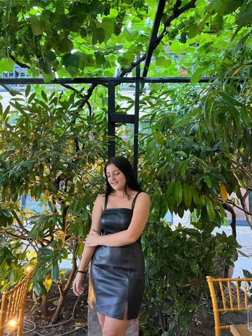 Thumbnail Ladies in Leather Adventure: Choosing the Perfect Position