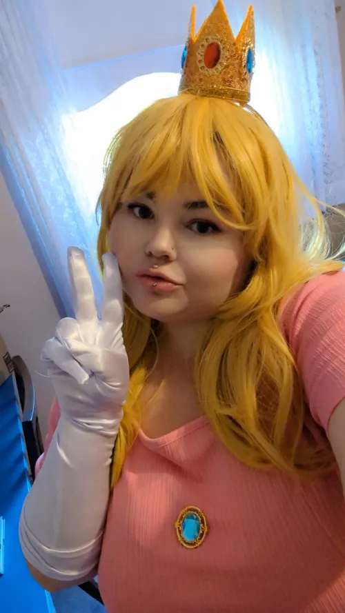 Thumbnail First Time Cosplaying - BBW's Debut