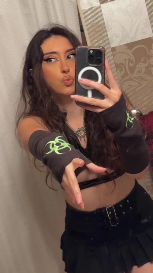 Thumbnail Latex Intrigue: Armenianfairy's Stylish MirrorSelfie