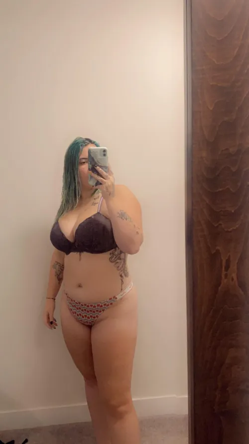 Thumbnail Sweet Indulgence: Chillterri's Playful Popsicle Temptation